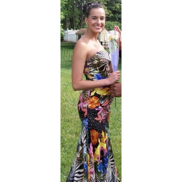 Prom dress - Picture 2 of 3