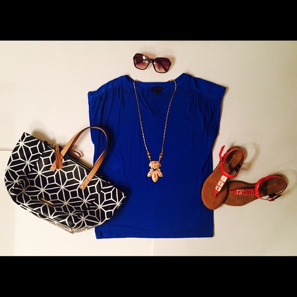 🎉🎉 Host Pick 🎉🎉 Breezy Blue Shirt - Picture 2 of 3