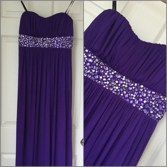 Strapless formal dress