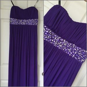 Strapless formal dress