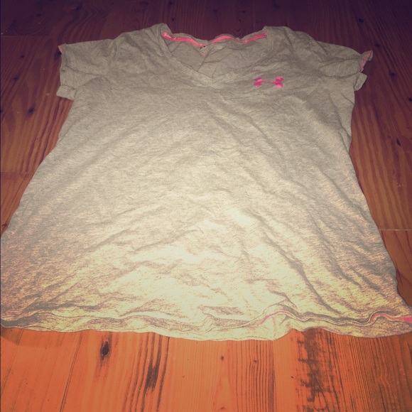 This is a special edition Under Armour tee - Picture 1 of 3