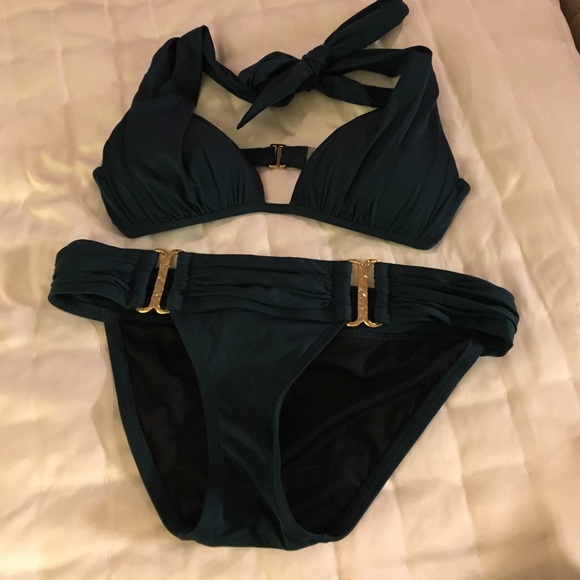 Dark green vs bikini