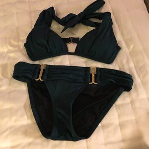 Dark green vs bikini