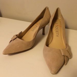 Blush/beige kitten heels