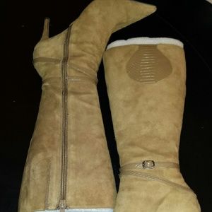 High heel sueded boots