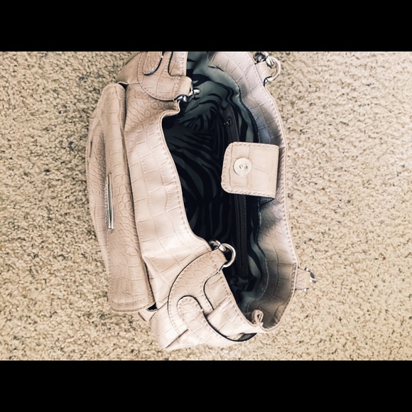 Guess Handbag - Picture 2 of 3