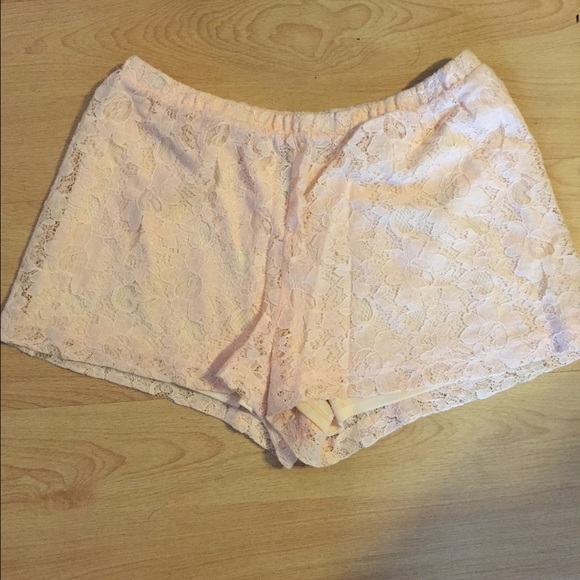 🚫SOLD🚫 F21 pink lace shorts