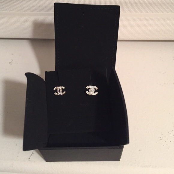 Authentic new  mini Chanel CC's classic earrings