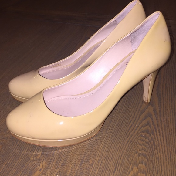 Vince Camuto nude pumps