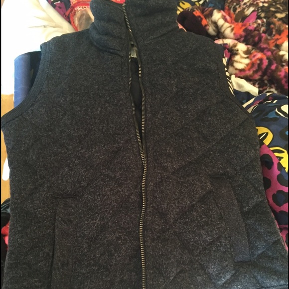 Brand new Abercrombie and Fitch quilted vest!