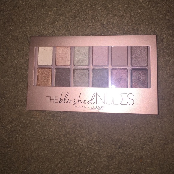 NEW SEDUCTIVE "THE BLUSHED NUDES" FROM MAYBELLINE