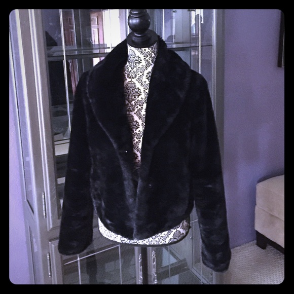 Express Jackets & Blazers - Express Black Faux Fur Crop Jacket