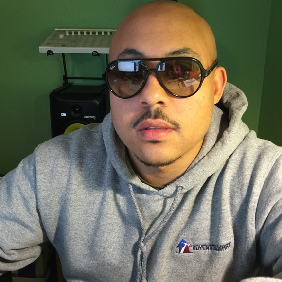Authentic Ray-bans sunglasses - Picture 2 of 4
