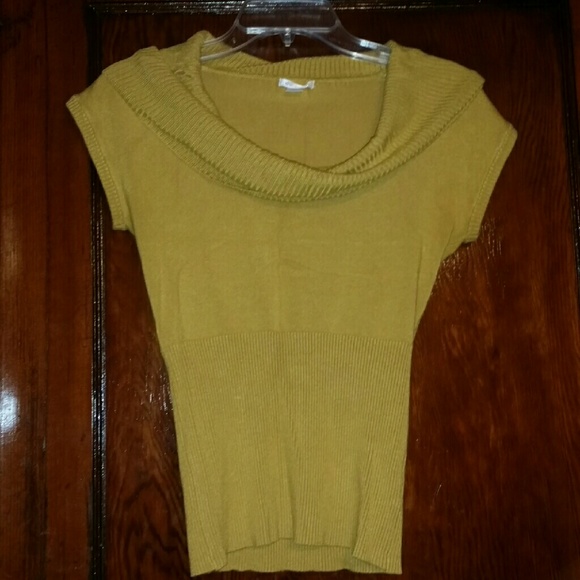 Xhiliration Short Sleeve  Sweater