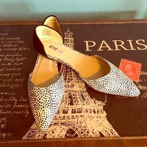 JustFab flat dress shoes