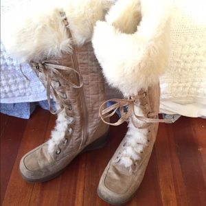 Wedge heel tan winter boots with faux fur
