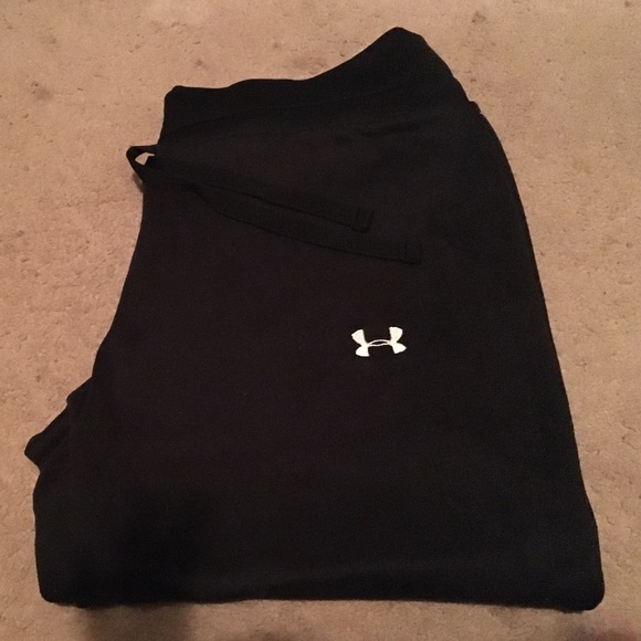 Under armour Capri workout/ polyester pants