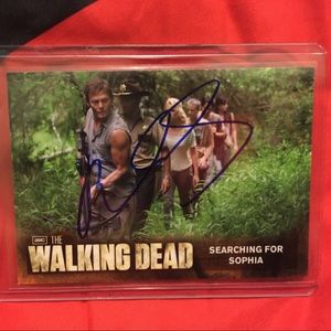 SIGNED NORMAN REEDUS CARD (DARYL DIXON)