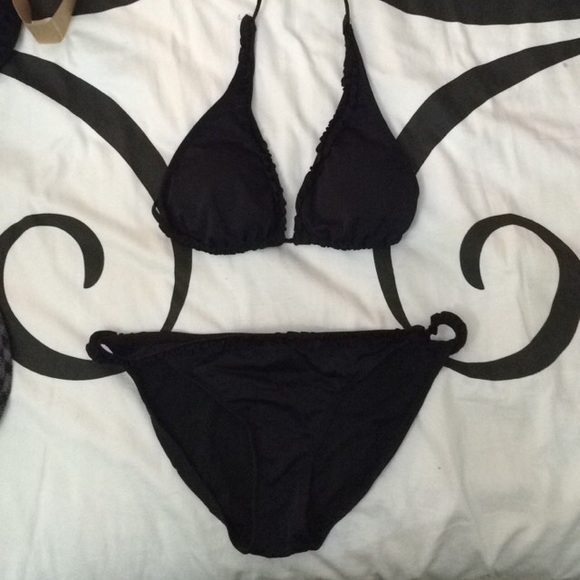 ☀️Black ruffled trim bikini!