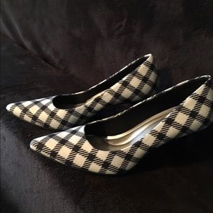 Black and white 3 inch heals