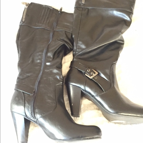 Black guess heeled boots