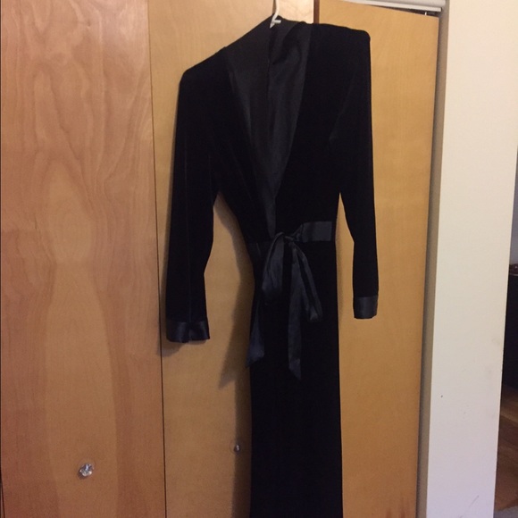 Back velvet bathrobe