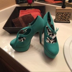 Light green Qupid heels