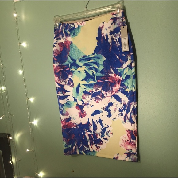 🆕Beautiful Watercolor Floral Pencil Skirt🎀