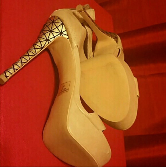 High heels - Picture 3 of 4