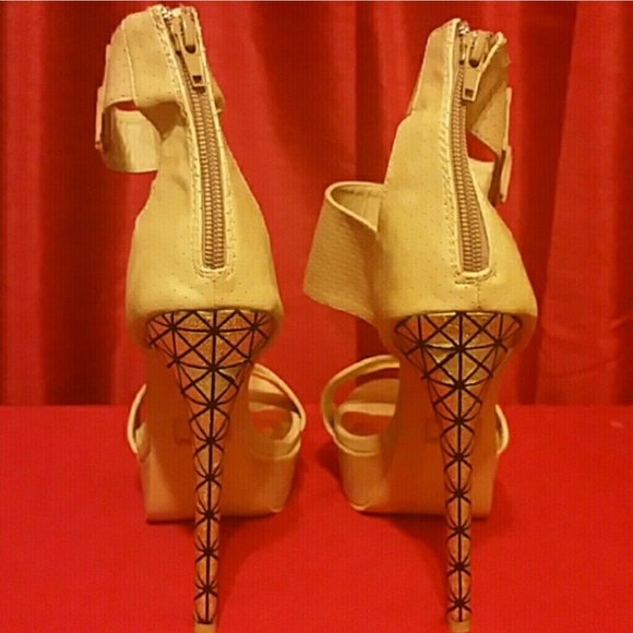 High heels - Picture 4 of 4