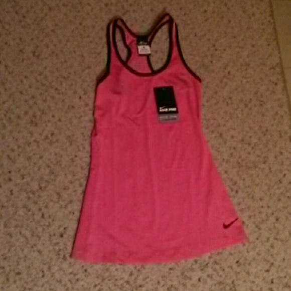 Nike Tops - 🎉 sale🎉NWT nike pro camisole