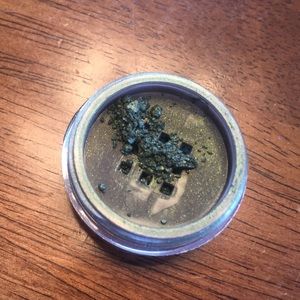 Jane Iredale 24-karat gold dust Green