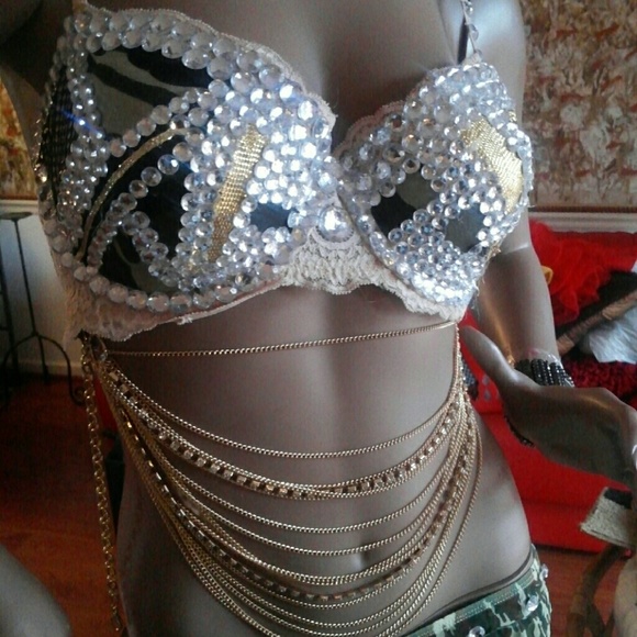 Camouflage diva bra with circular belly chains 34c
