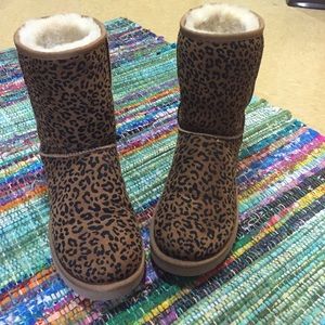 New Cheetah UGG (with box included)
