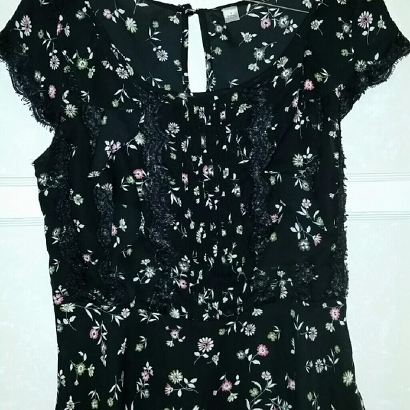 Black flowers tops