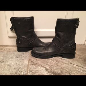 FRYE Veronica Short Boot (Black Calf Shine) 8US