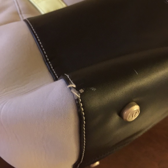 Lululemon Vinyasa to Vino bag - Picture 3 of 4