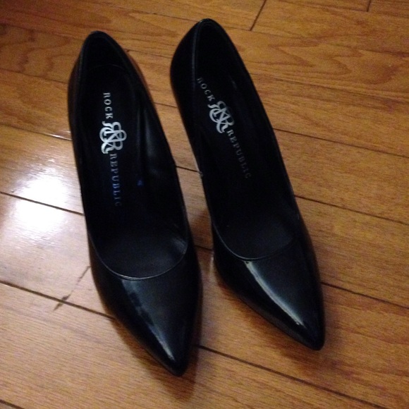 Rock Republic- Black Patent Pumps