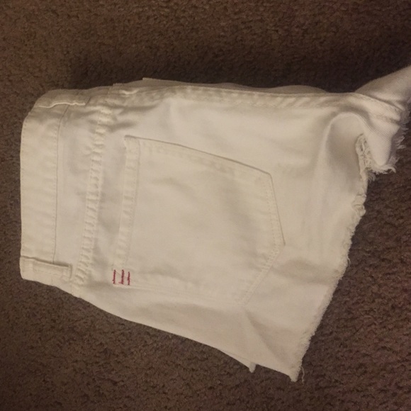 White high waisted shorts with studs on the sides - Picture 2 of 4