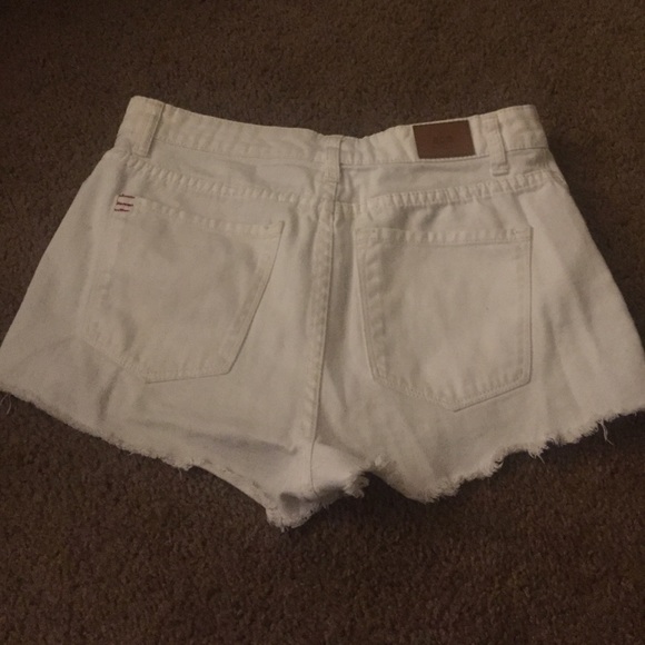 White high waisted shorts with studs on the sides - Picture 4 of 4