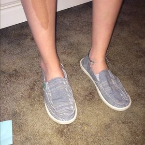 Light blue Sanuks. Size 8 fits like 8.5