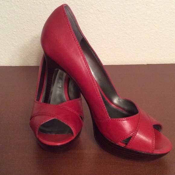 Brand New Never Worn Guess Red Heels Size 9