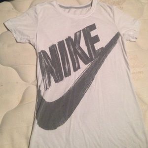 Women Slim Fit Nike shirt