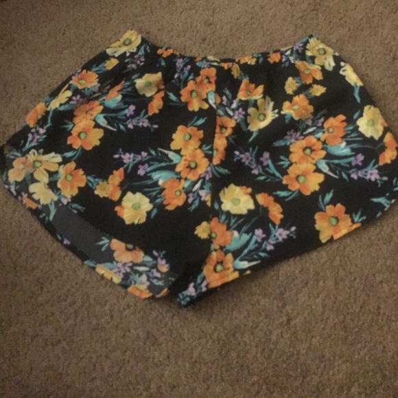 Ambiance Pants - Floral flowy shorts