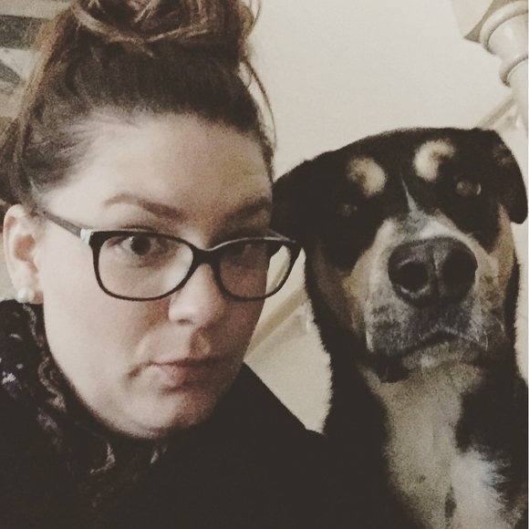 Meet your Posher, Carli - Picture 2 of 3