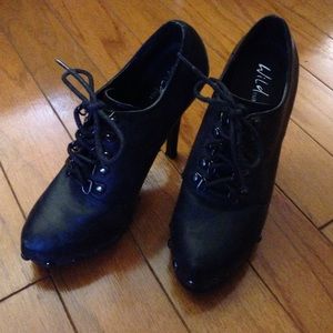 Wild Pair - Vintage Wash Oxford Lacey Pumps