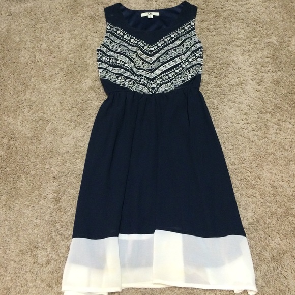 Navy sleeveless dress w white tribal embroidery s