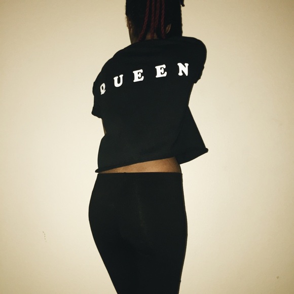 "QUEEN" Crop Tee