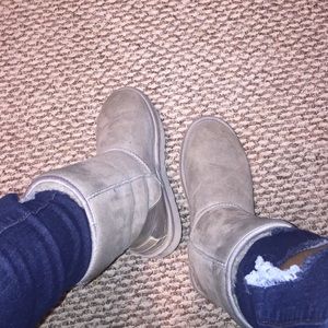 Light gray w/ metallic back UGGS