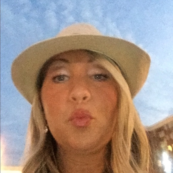 Meet your Posher, Jessica - Picture 1 of 1